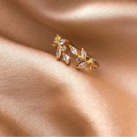 Gold plated Crystal Vine Ring - Picture 2 of 3